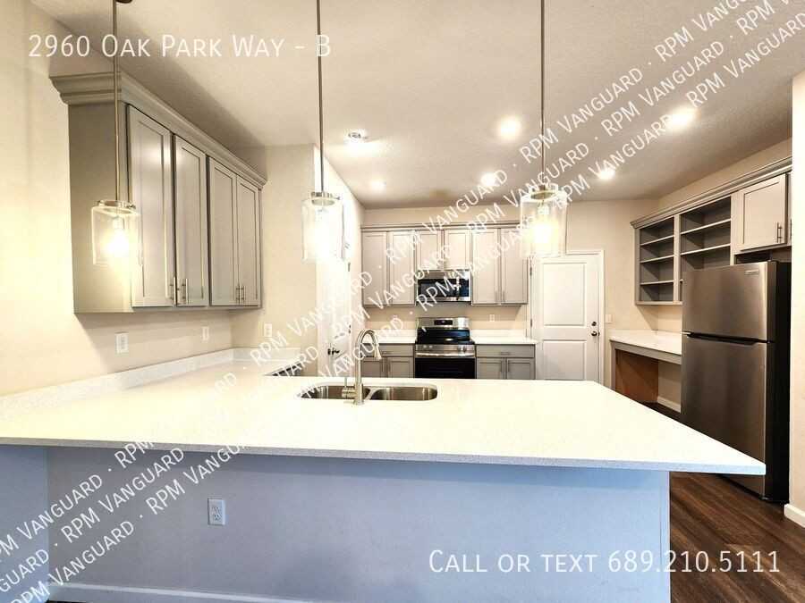 2960 Oak Park Way #B - Photo 3 of 20