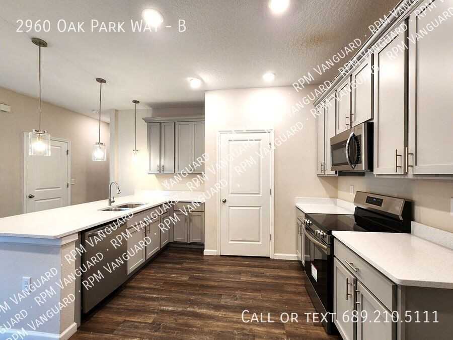 2960 Oak Park Way #B - Photo 4 of 20