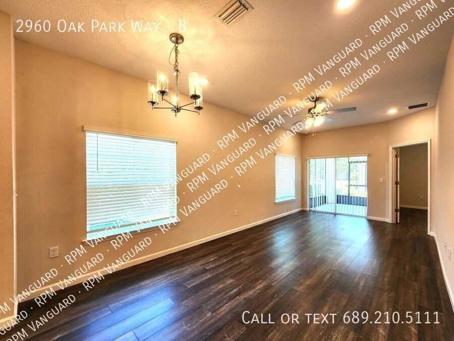 2960 Oak Park Way #B - Photo 7 of 20