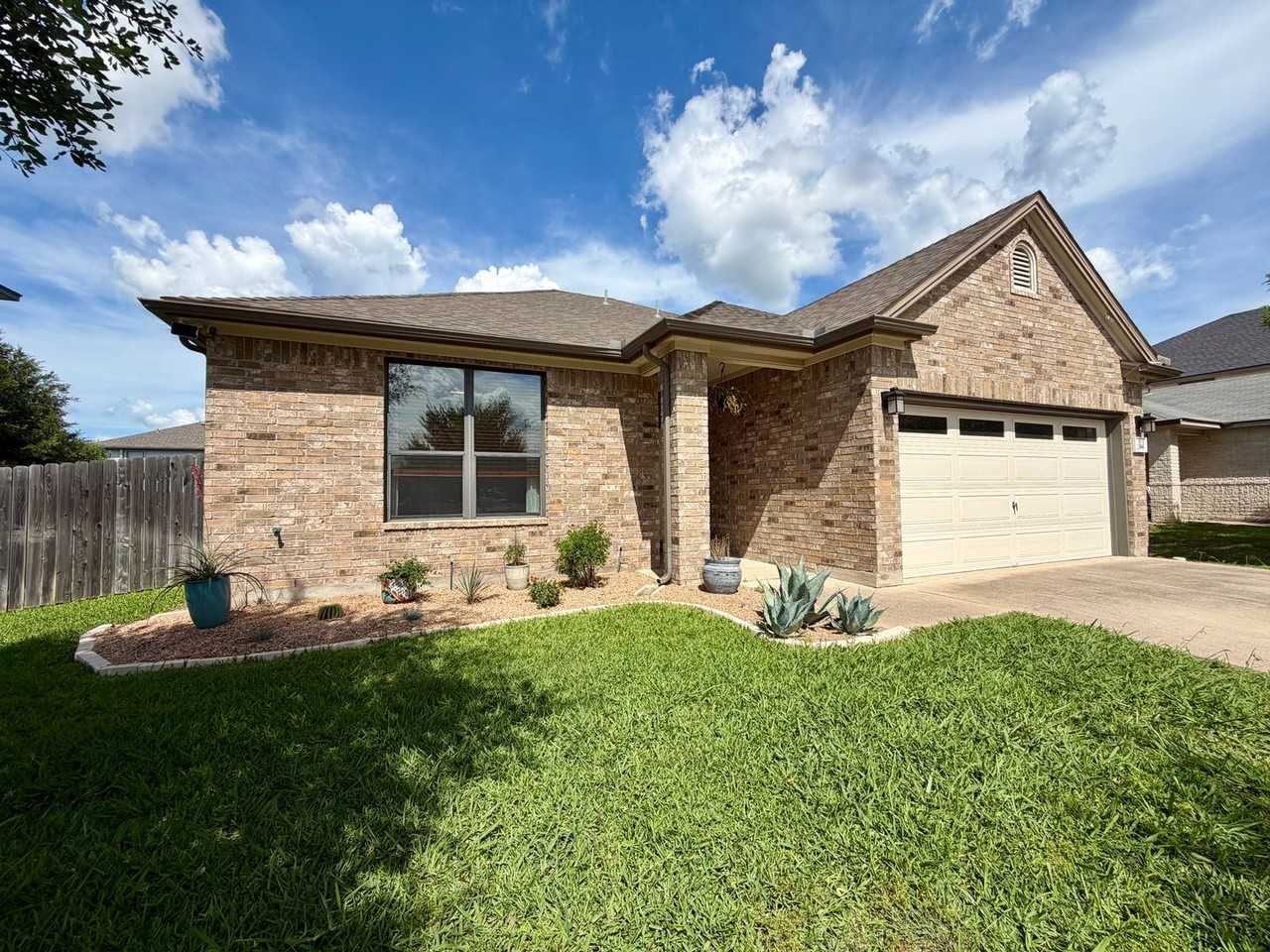 206 Briarwood Dr - Photo 3 of 38