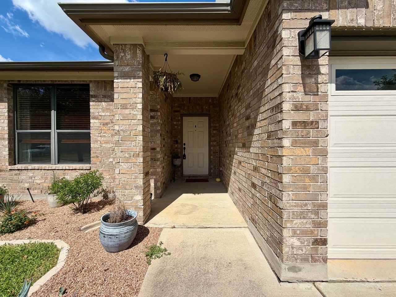 206 Briarwood Dr - Photo 4 of 38