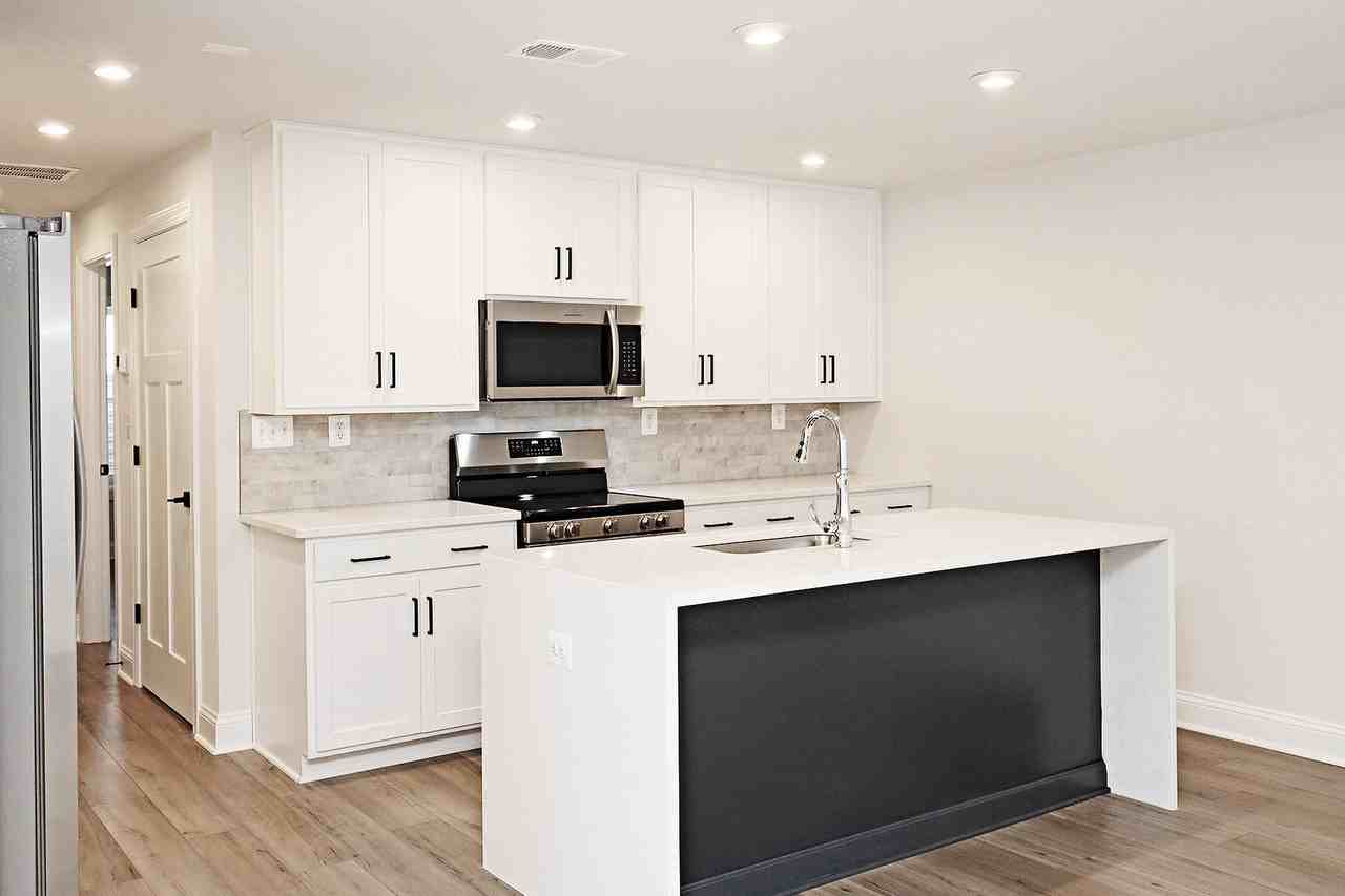 2225 Leeham St #B - Photo 3 of 12