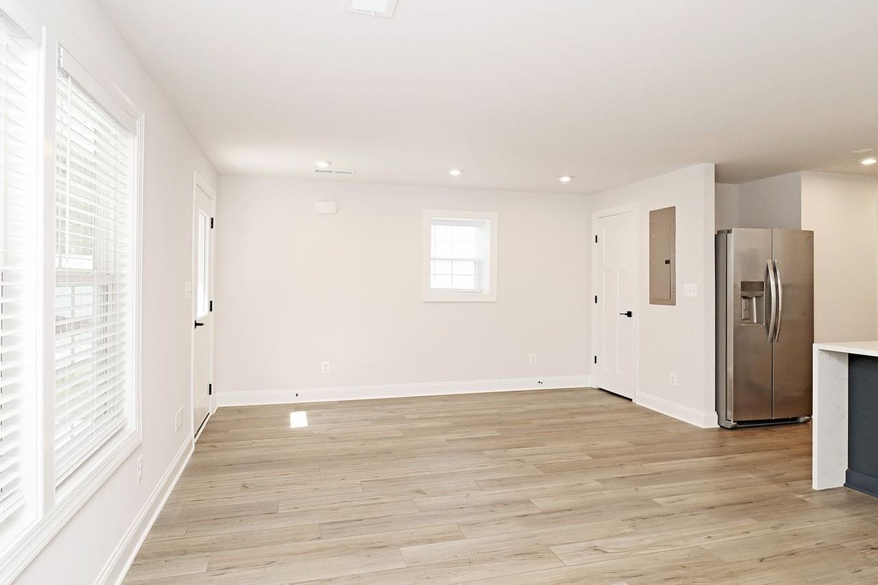 2227 Leeham St #B - Photo 3 of 12