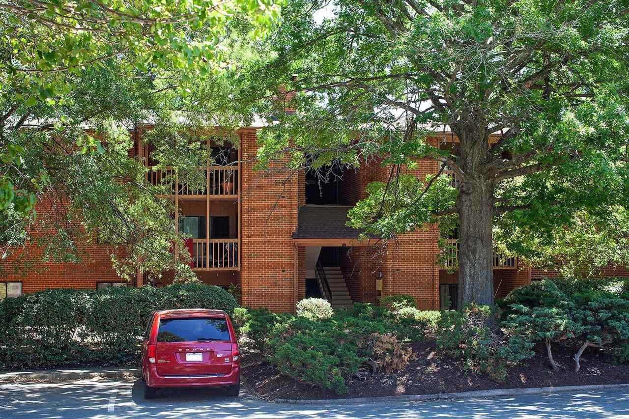 120 Turtle Creek Rd #4