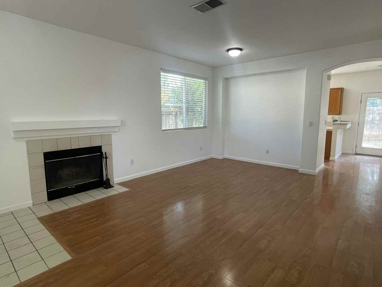1022 Trinita Terr - Photo 2 of 11