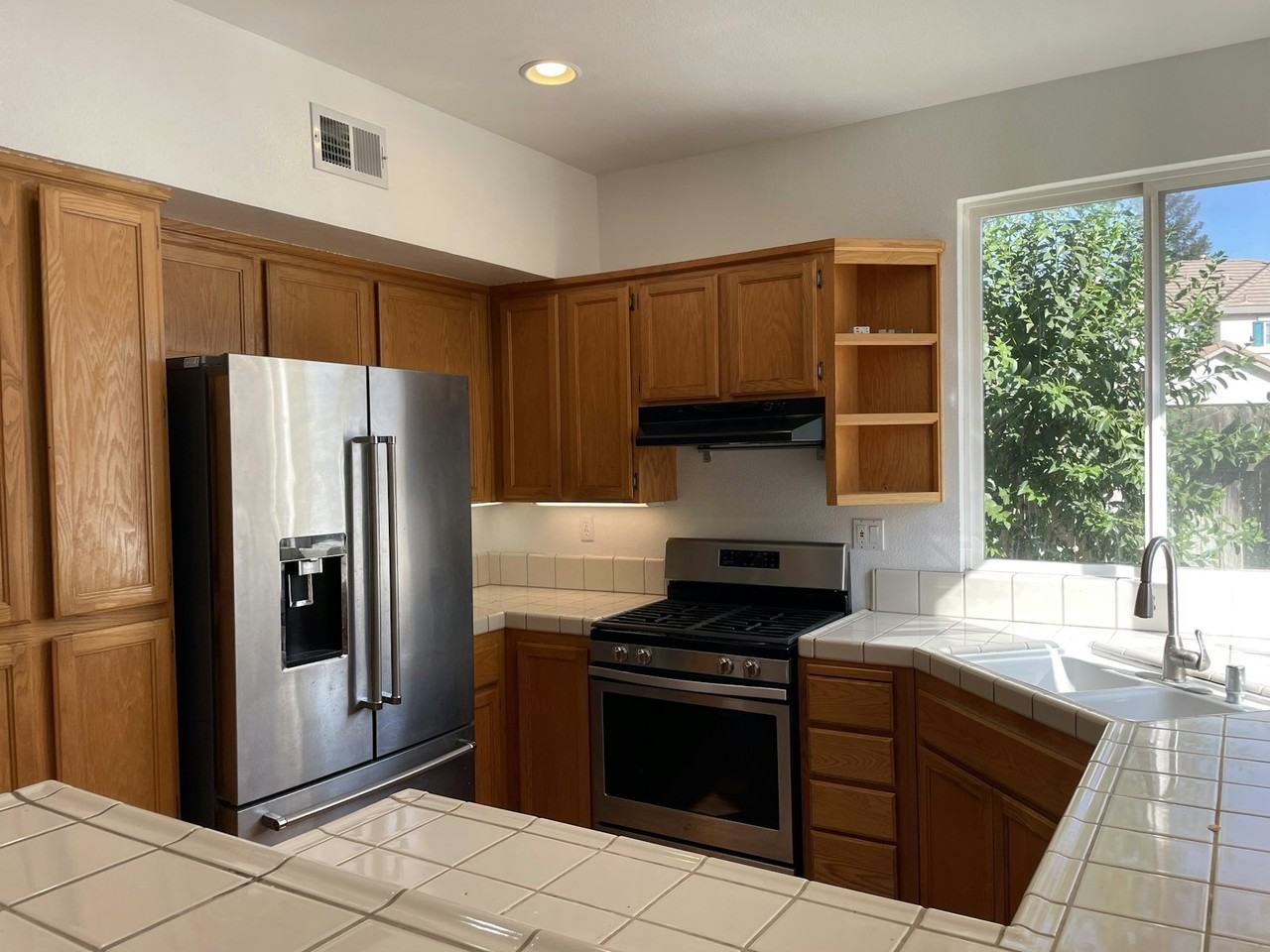 1022 Trinita Terr - Photo 4 of 11