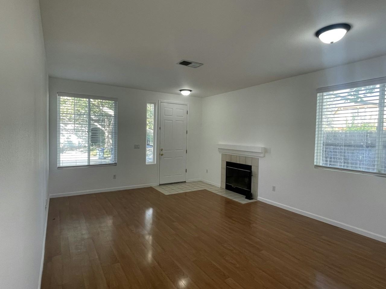 1022 Trinita Terr - Photo 7 of 11