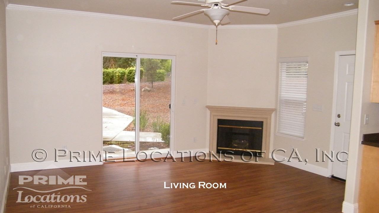 656 Shasta Oaks Cir - Photo 2 of 6