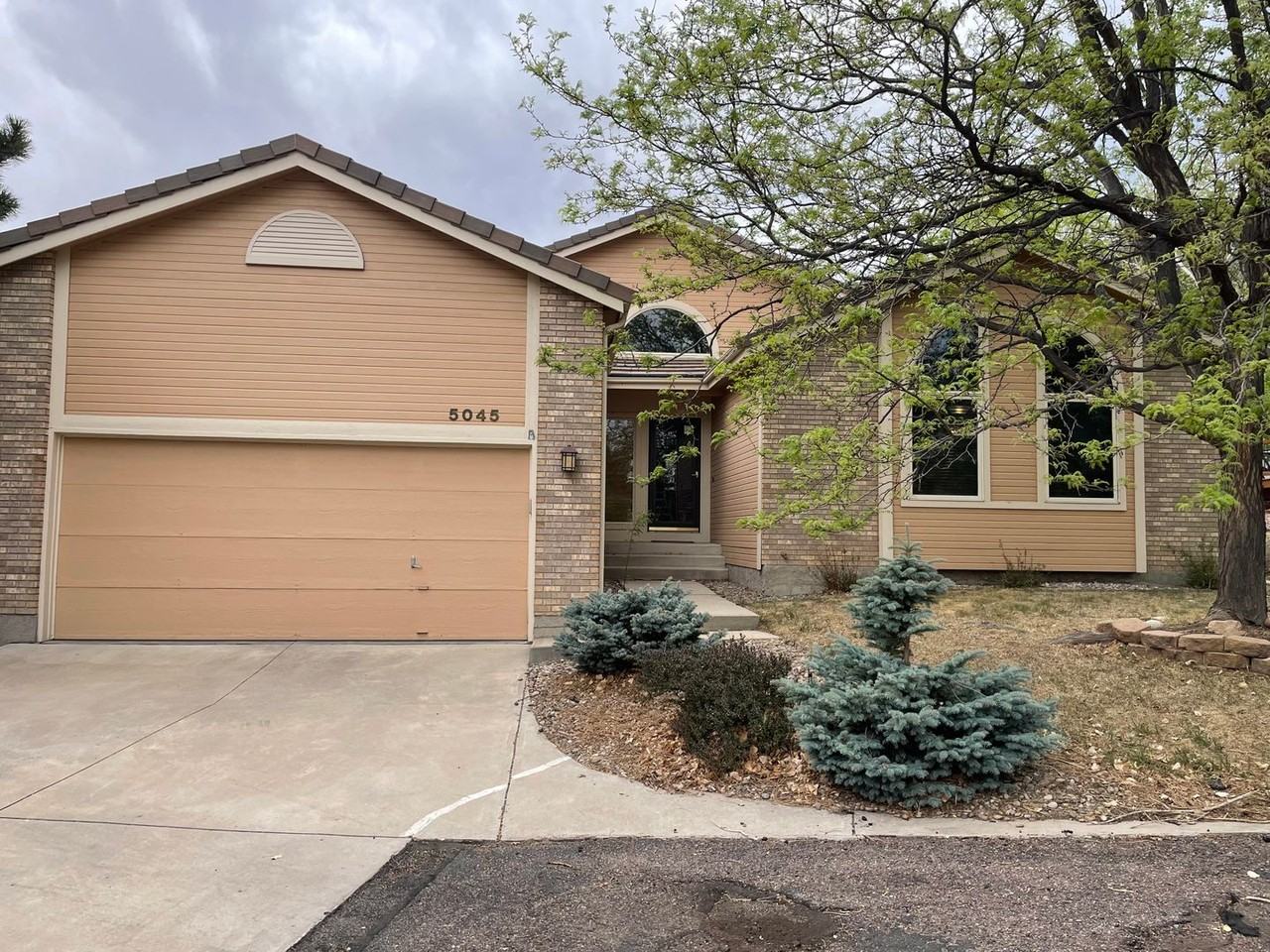 5045 Broadmoor Bluffs Dr