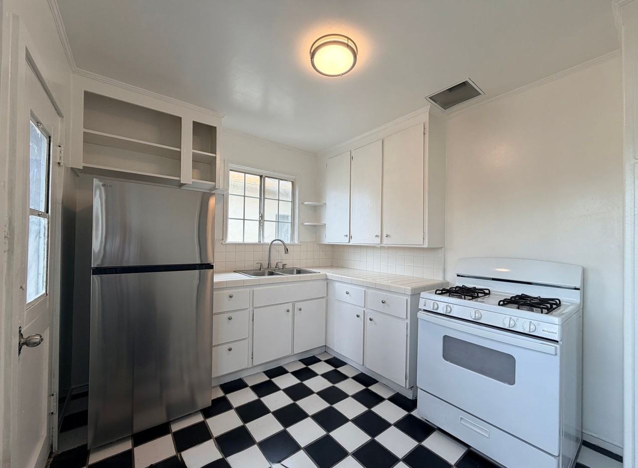 4840 1/4 W 18th St - Photo 2 of 6