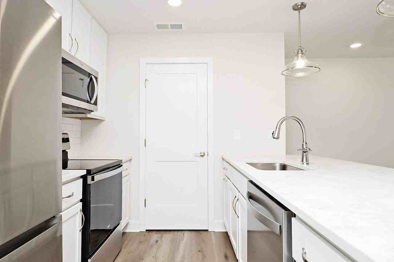 954 Belvedere Way #B - Photo 6 of 14
