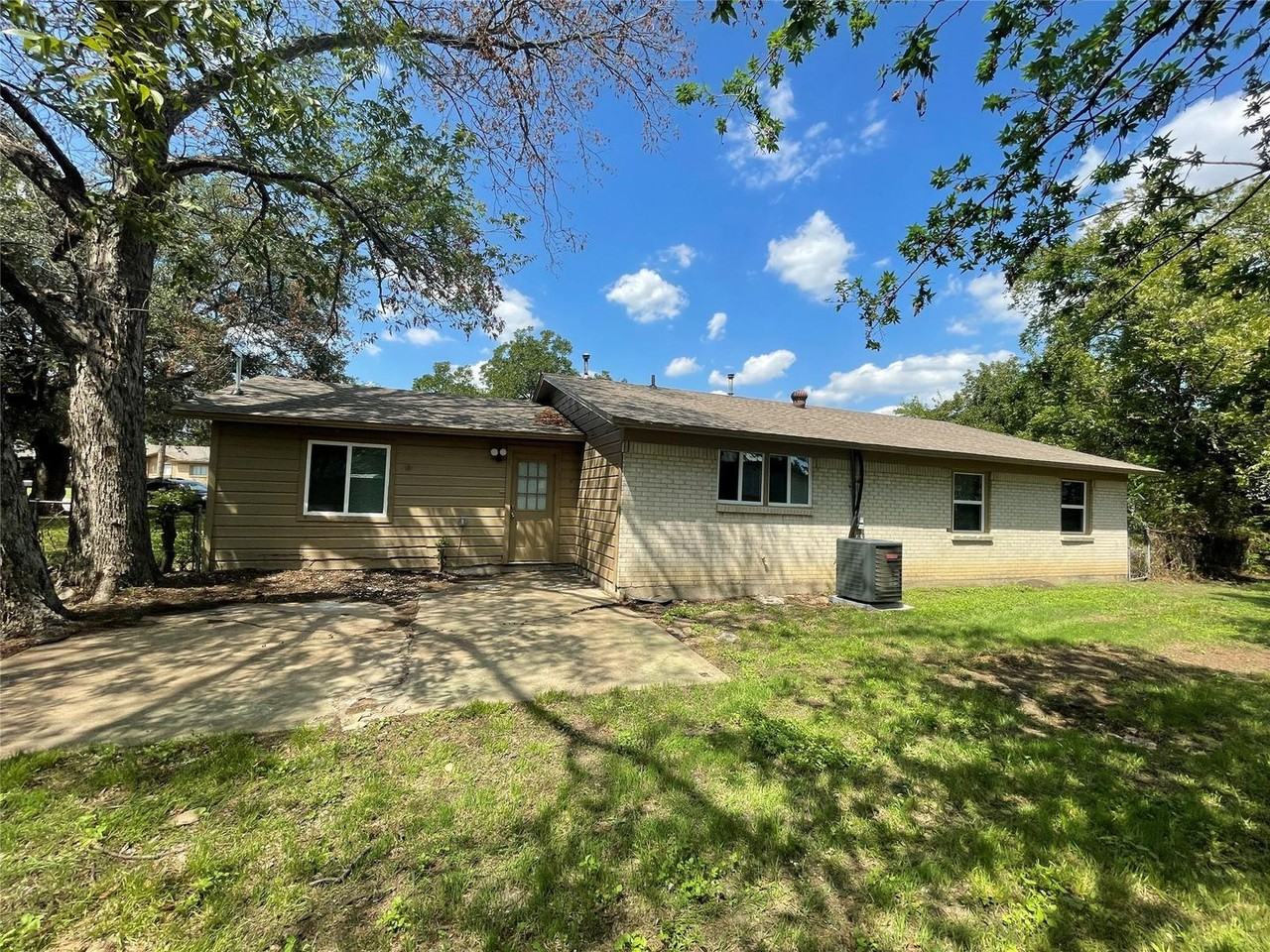 5748 Bowling Dr - Photo 2 of 26
