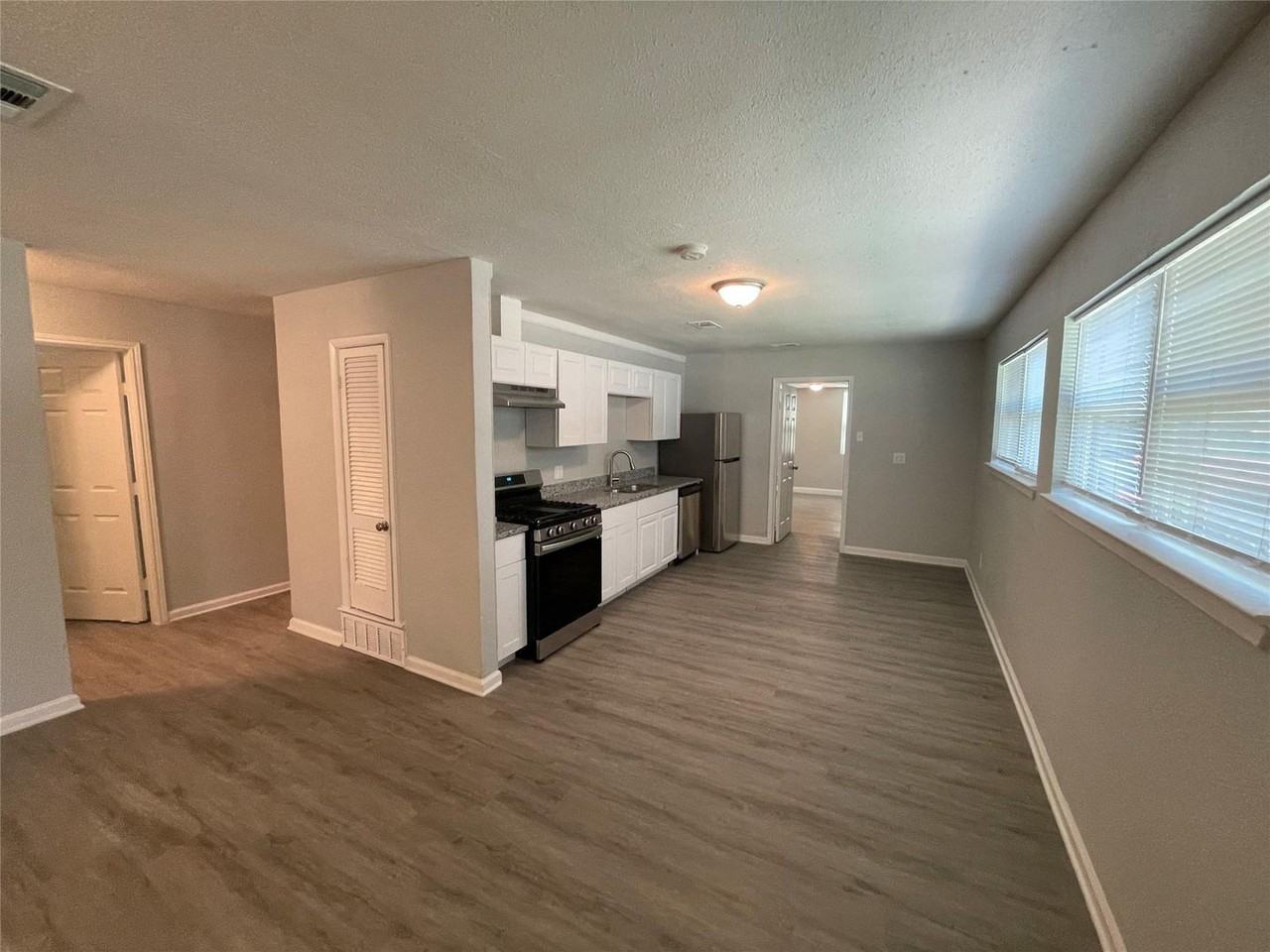 5748 Bowling Dr - Photo 6 of 26