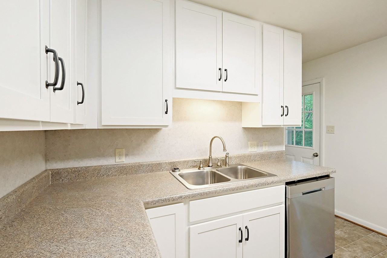 140 W Park Dr - Photo 2 of 15