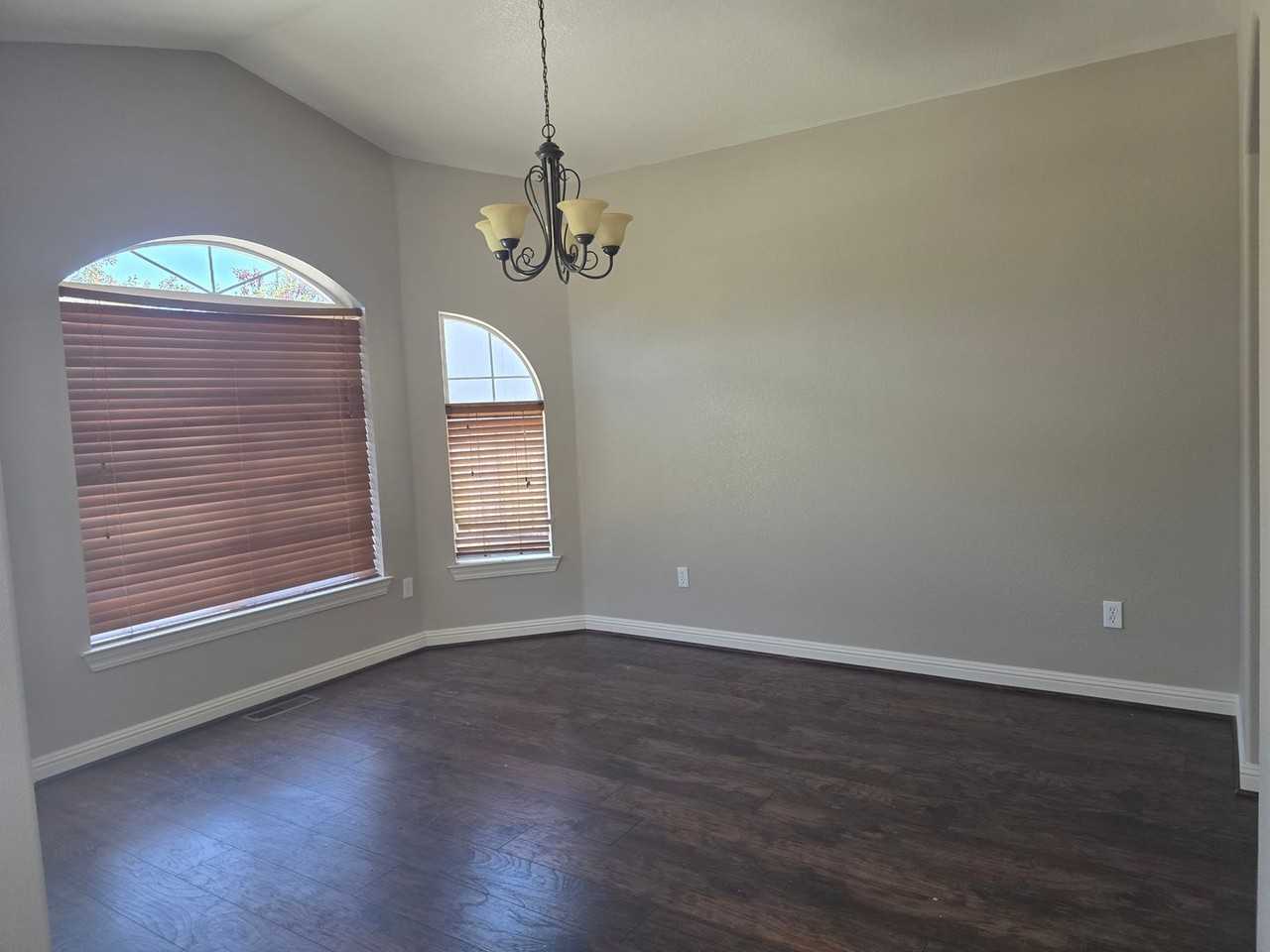 1458 Cardiff Dr - Photo 3 of 28