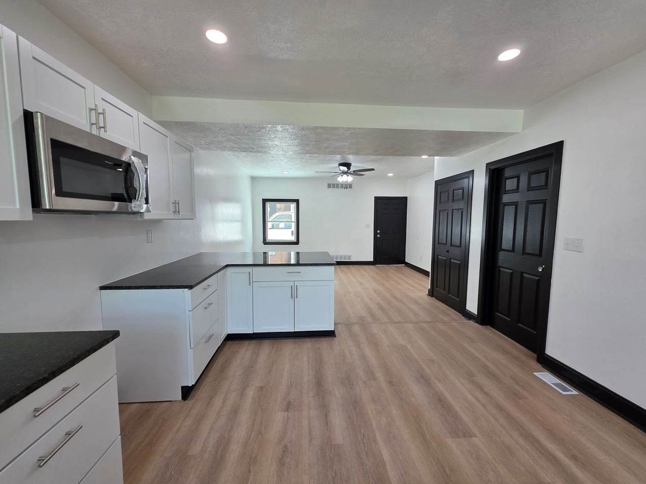 1111 Freyburg St - Photo 4 of 25
