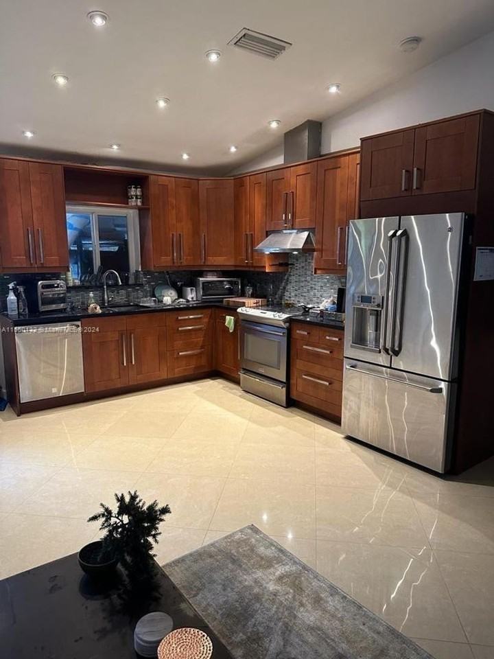 4920 Sw 27th Ave #0 - Photo 2 of 28