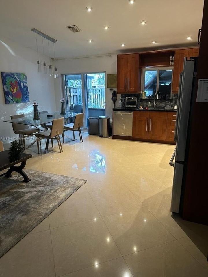 4920 Sw 27th Ave #0 - Photo 3 of 28