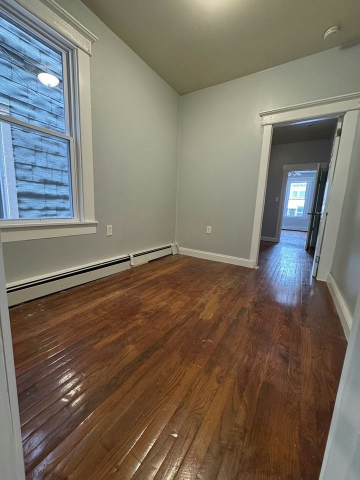 165 Clendenny Avenue, Unit 1R - Photo 4 of 6