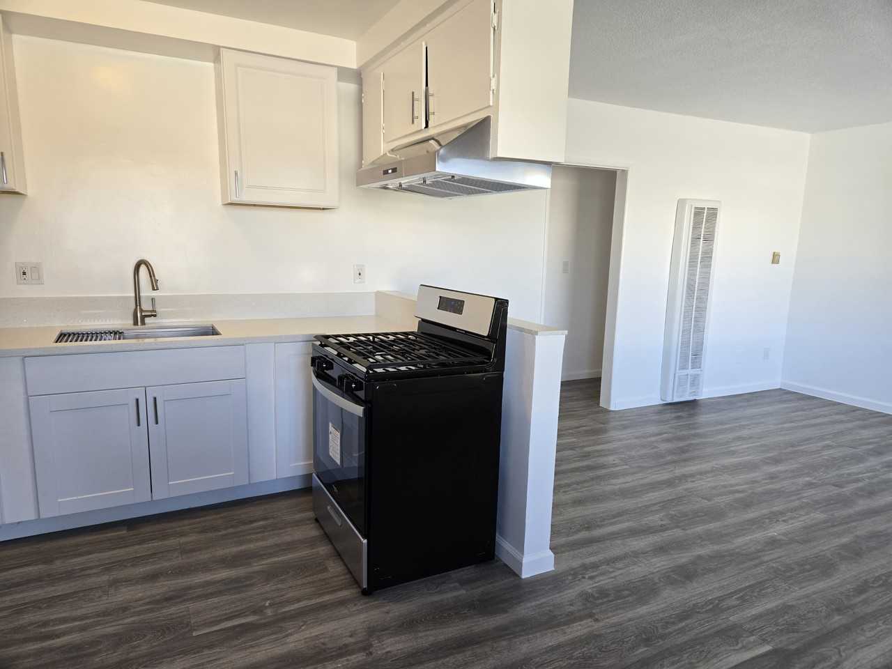 10228 Doty AvenueApt 3 #3 - Photo 6 of 7