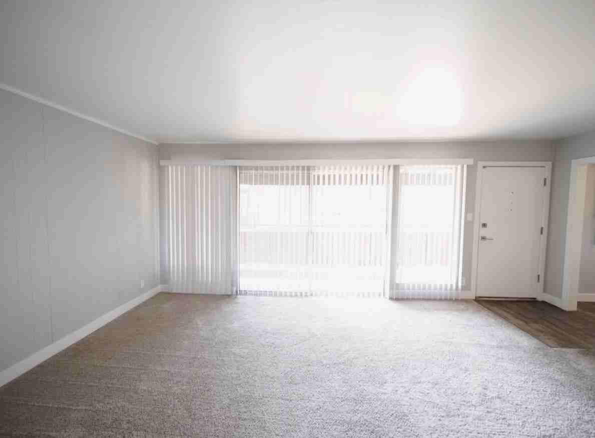 344 Rheem Boulevard, Unit 16 - Photo 5 of 12