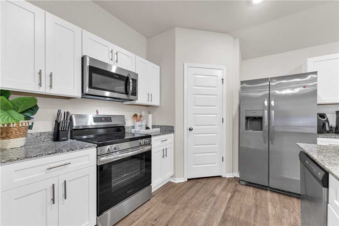 5528 Steamboat Ave - Photo 4 of 13