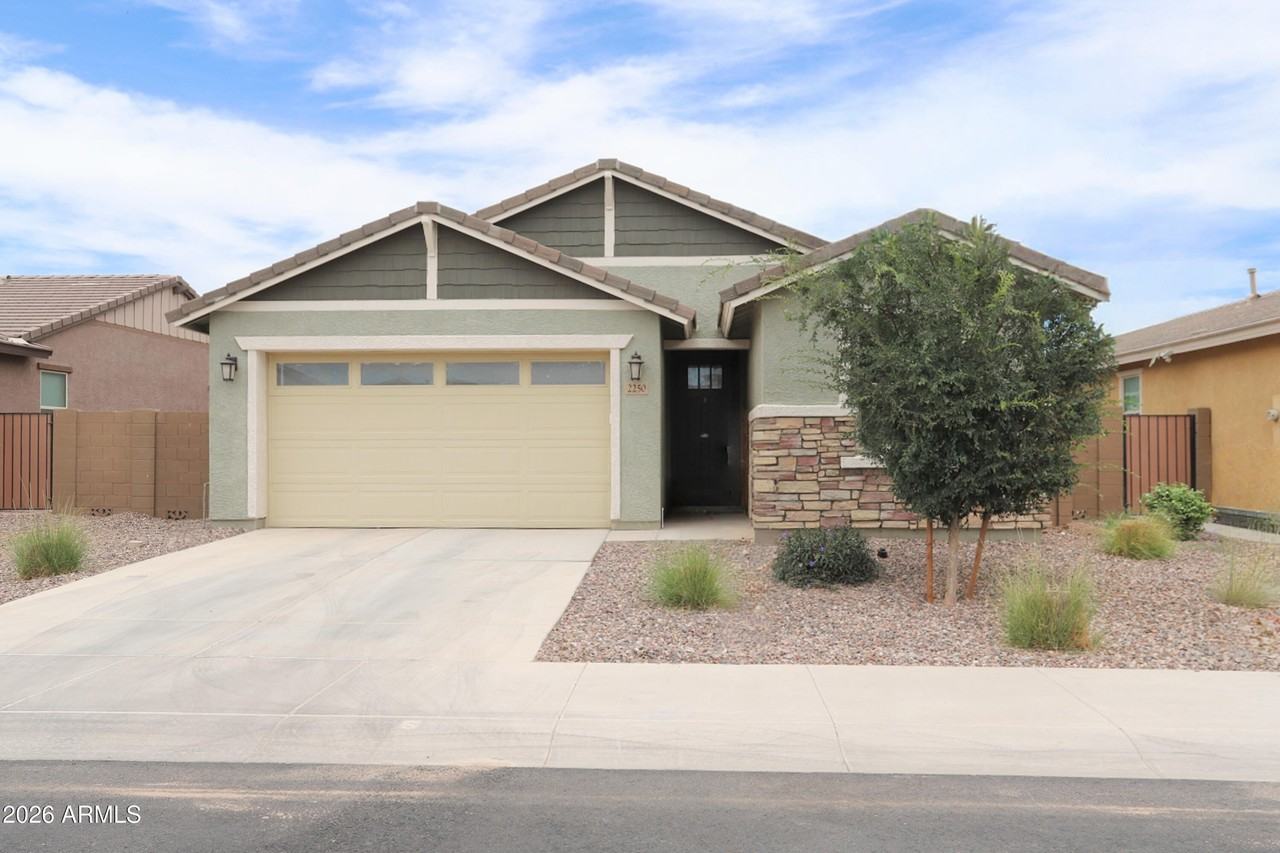 2250 E Kelly Dr - Photo 2 of 50