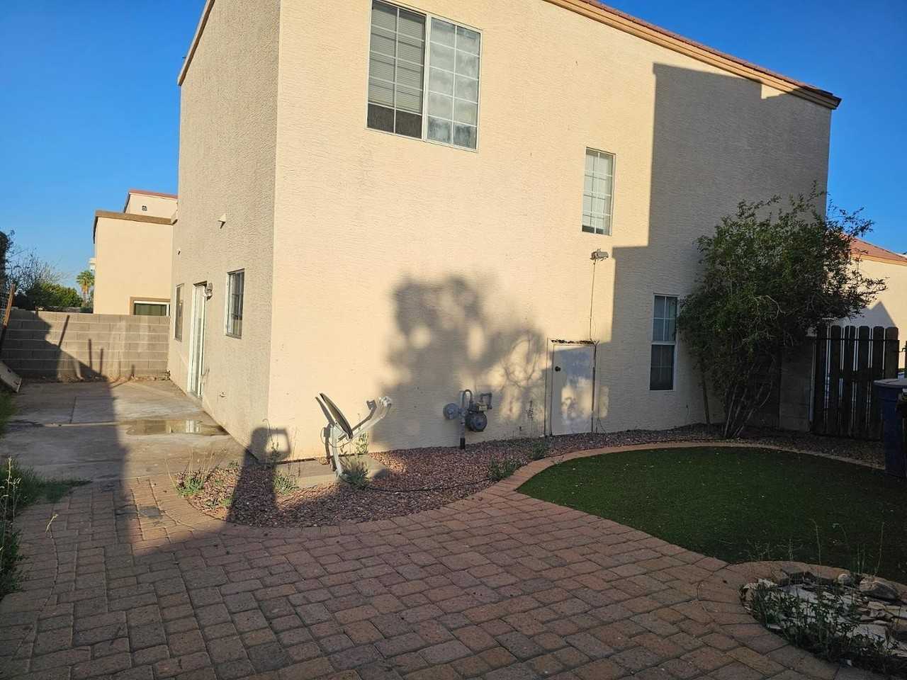 1026 W Libra Dr - Photo 4 of 10