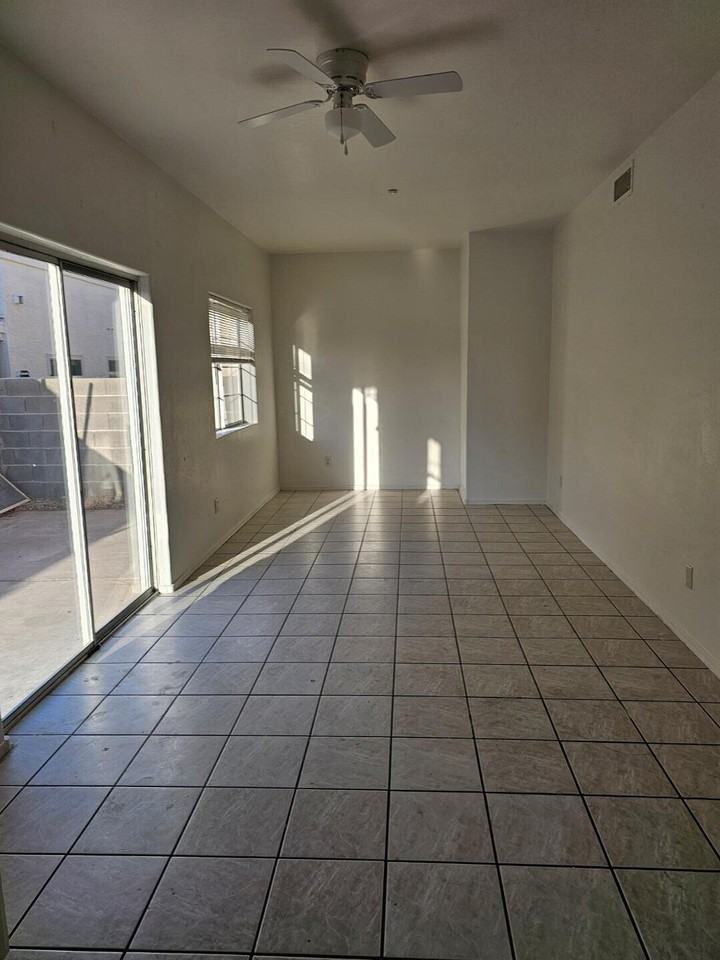 1026 W Libra Dr - Photo 5 of 10