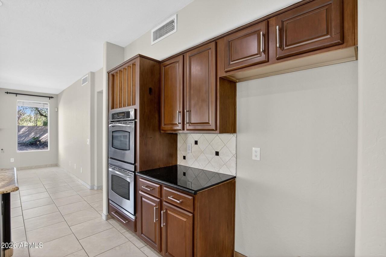 4302 E Mossman Rd - Photo 7 of 50
