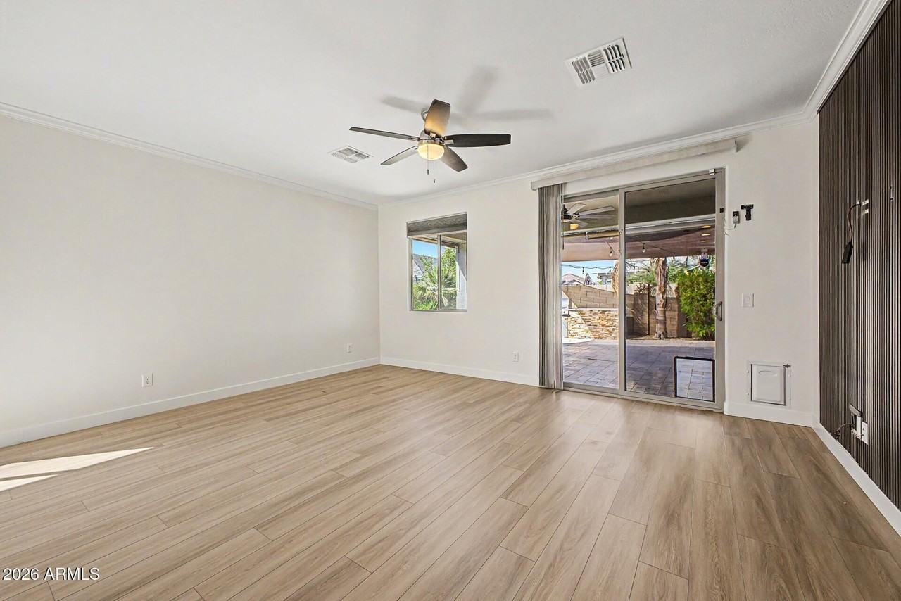 3341 N 31st St - Photo 5 of 32