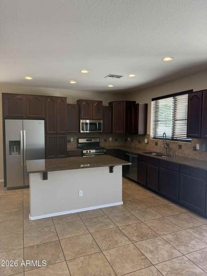 15485 W Montecito Ave - Photo 7 of 39