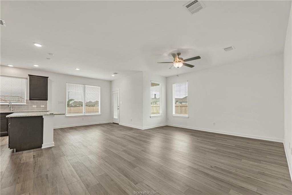 1933 Sebright Dr - Photo 2 of 14
