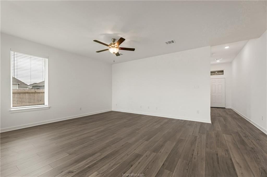1933 Sebright Dr - Photo 3 of 14