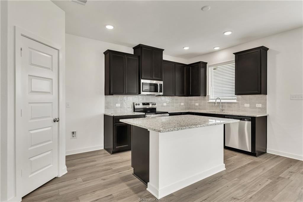 1933 Sebright Dr - Photo 4 of 14