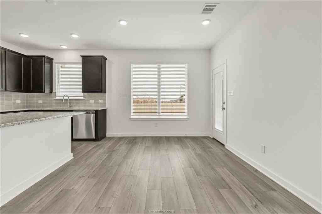 1933 Sebright Dr - Photo 6 of 14