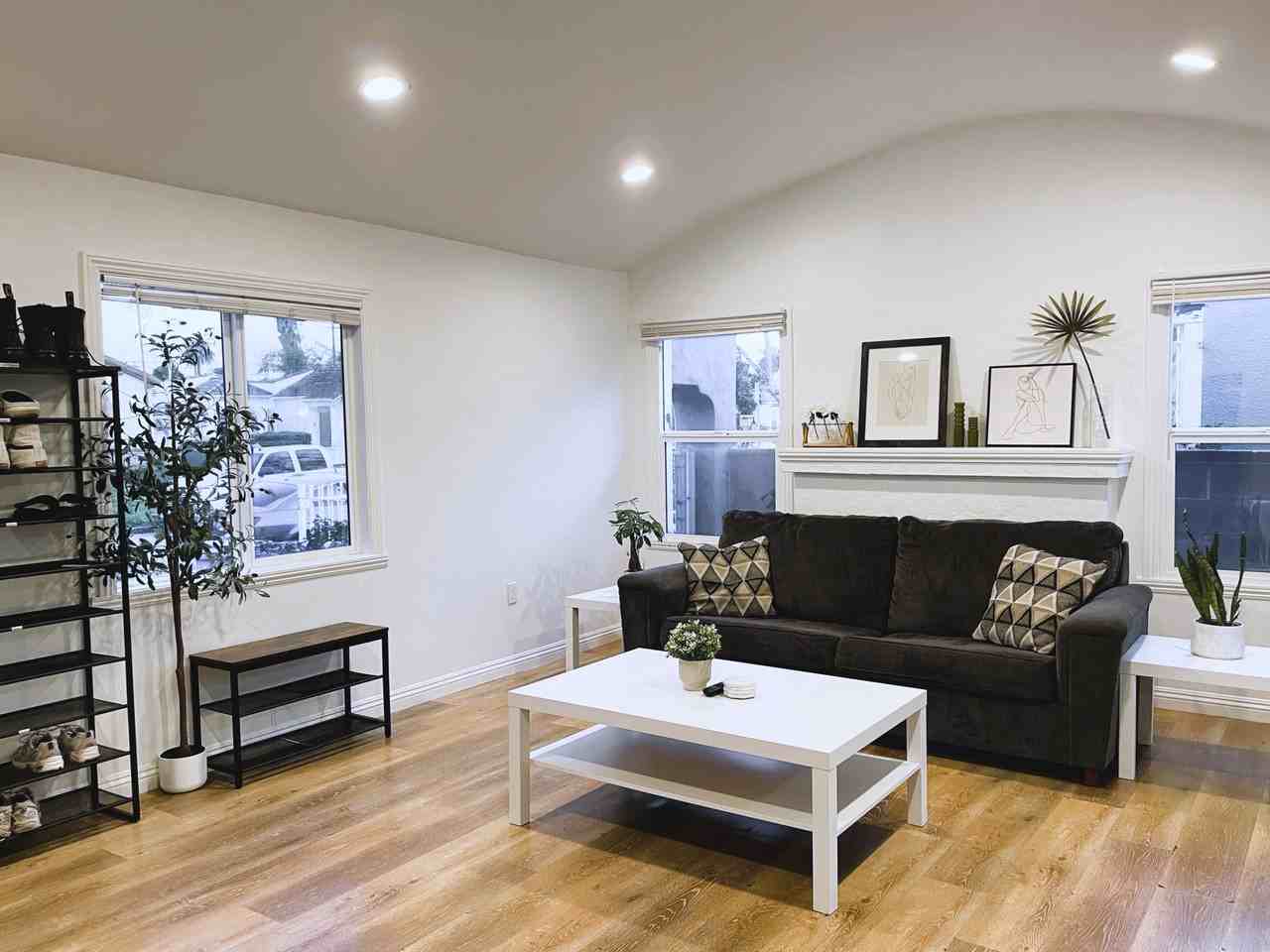 831 East 82nd Street - Photo 5 of 12