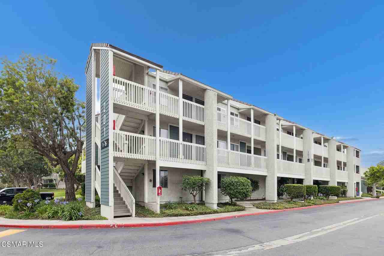 201 S Ventura Rd #7 - Photo 4 of 40