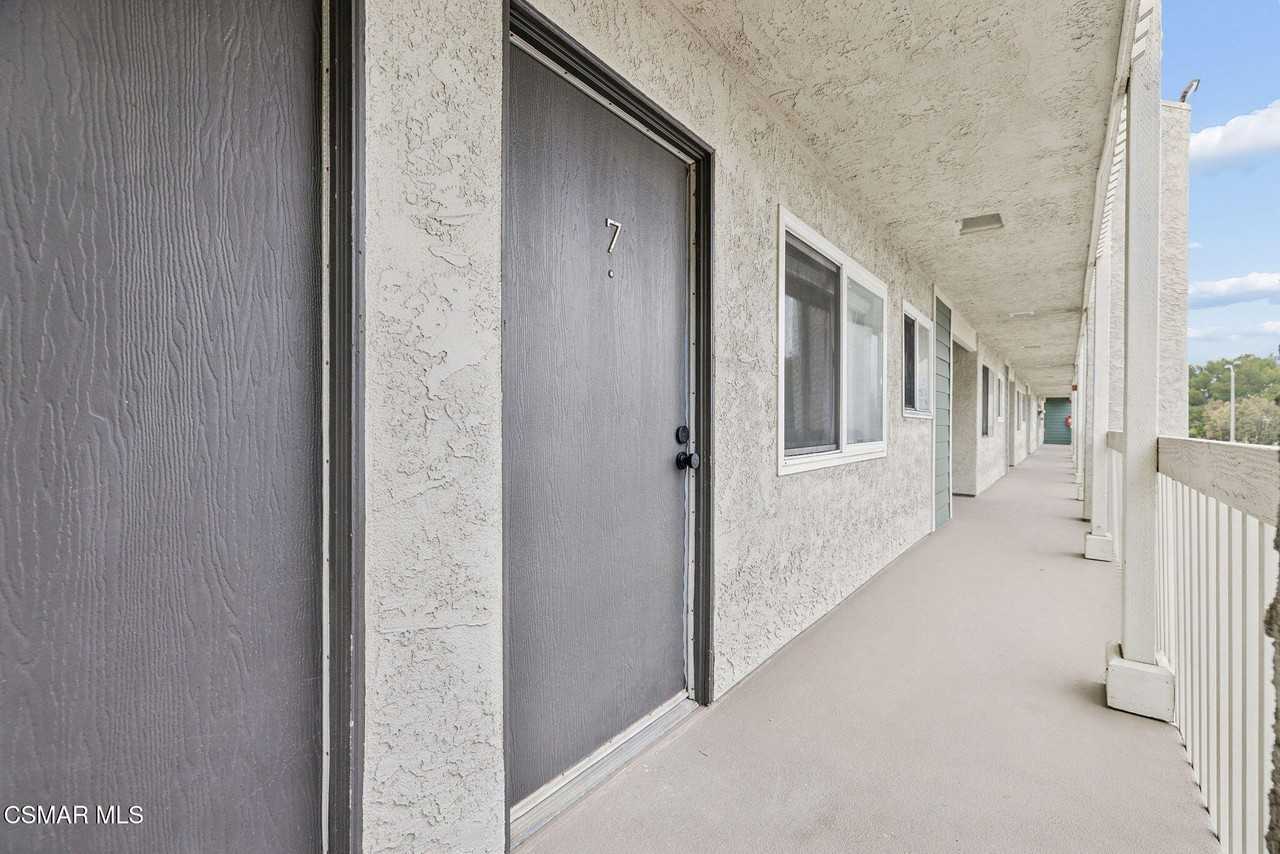 201 S Ventura Rd #7 - Photo 5 of 40