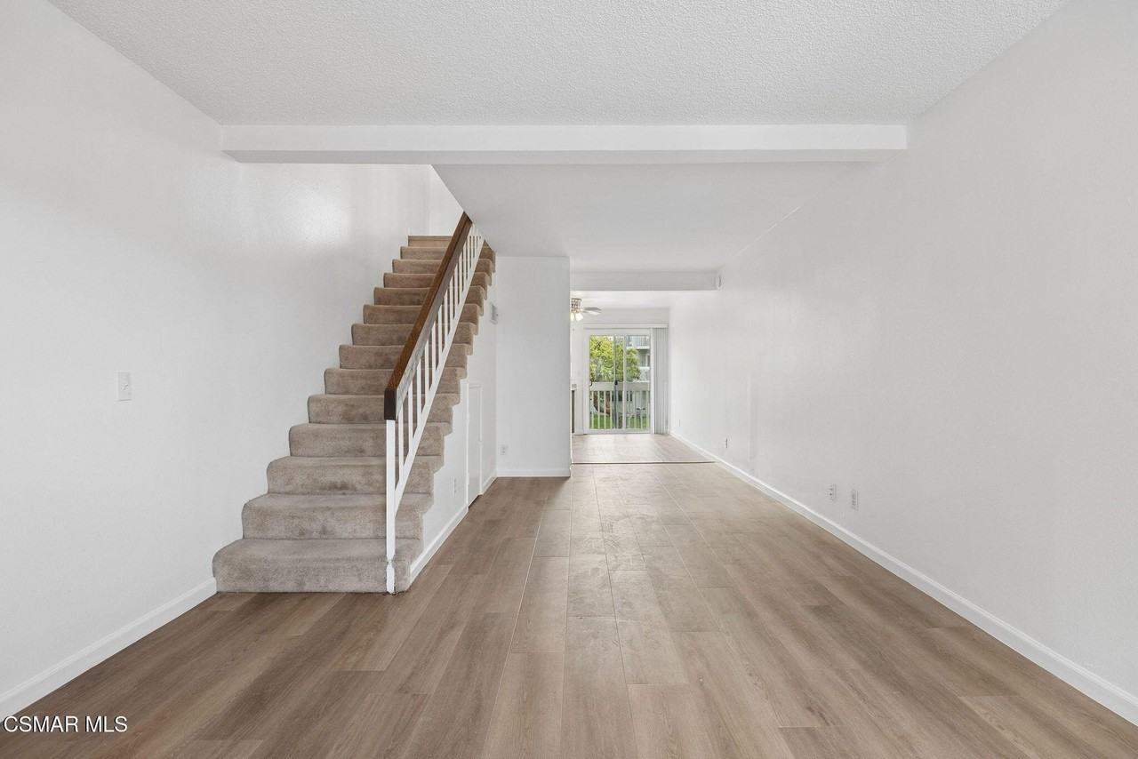 201 S Ventura Rd #7 - Photo 6 of 40