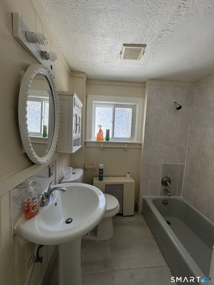 18 Woolsey St - Photo 4 of 5
