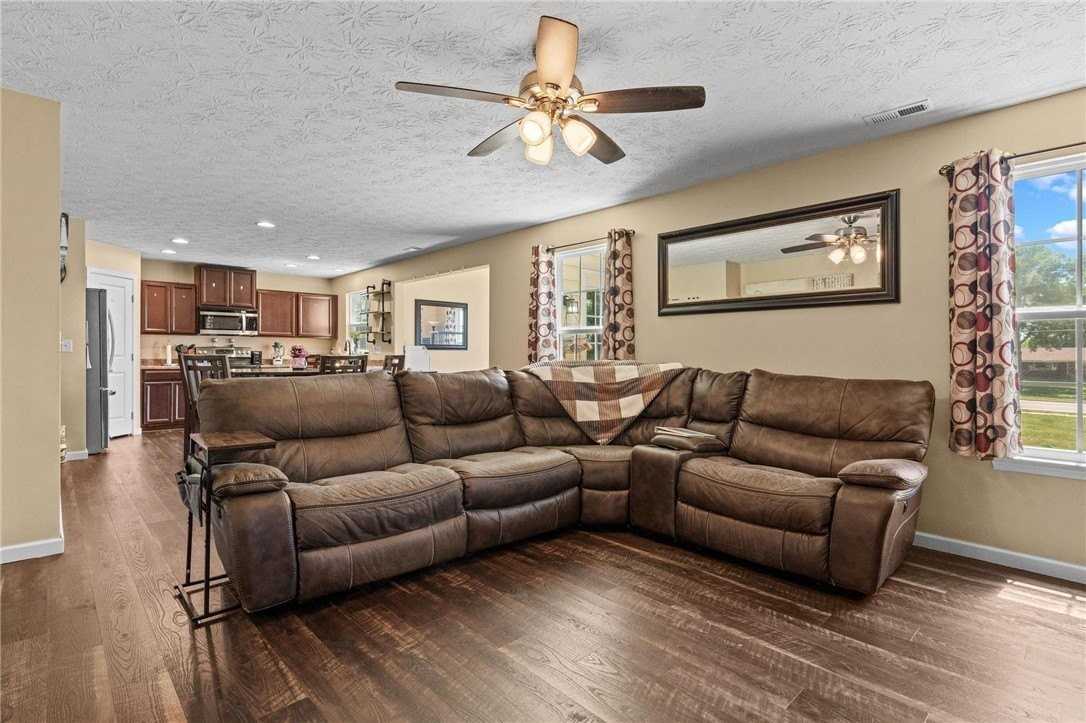 7428 Bostelman Pl - Photo 5 of 36