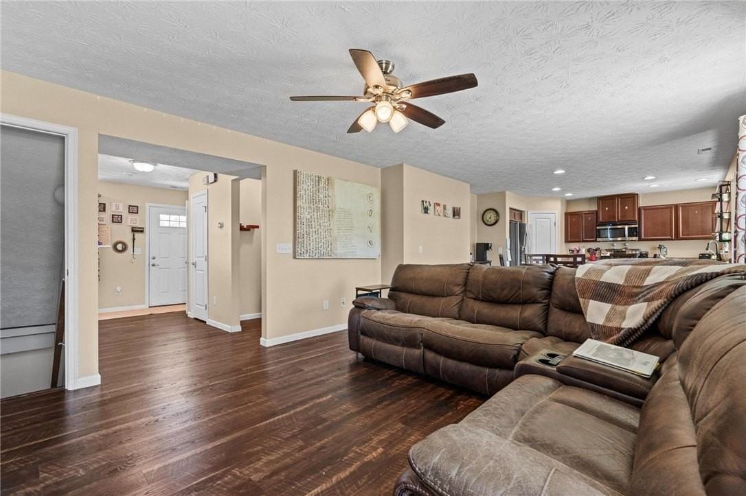 7428 Bostelman Pl - Photo 6 of 36