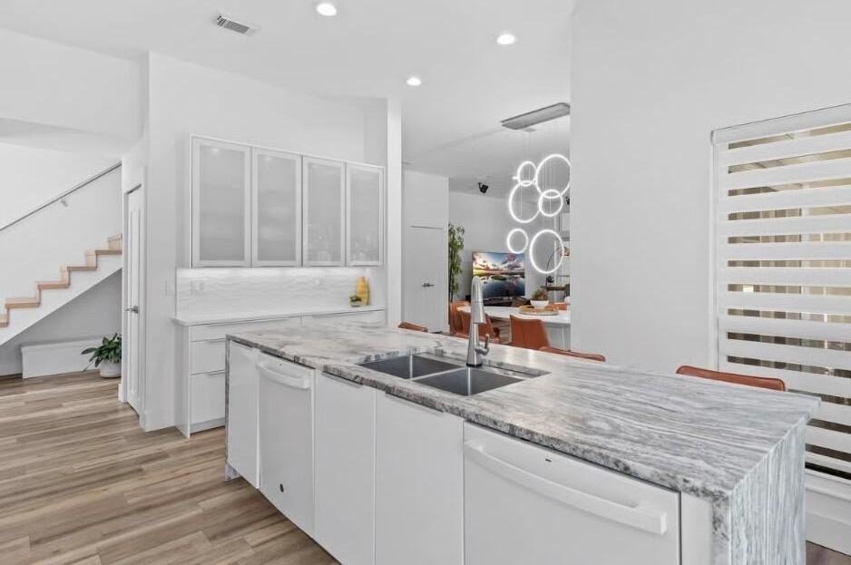 24 Captiva Cir - Photo 5 of 50