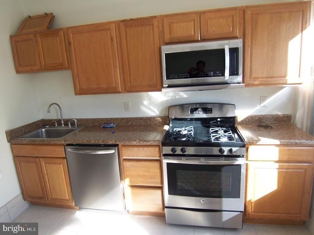 133 Jamestown St - Photo 5 of 17