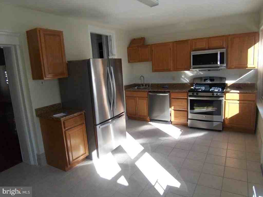 133 Jamestown St - Photo 7 of 17