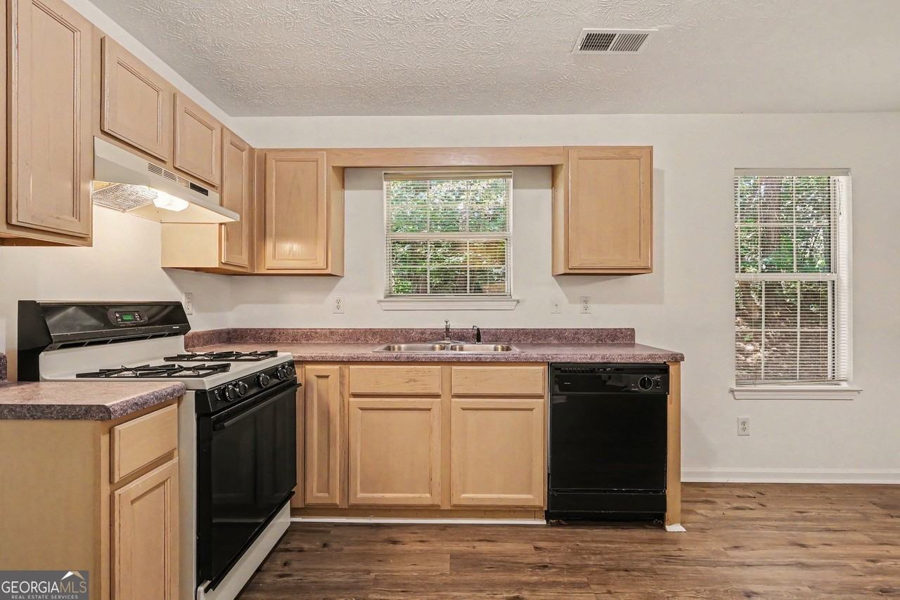 2233 Glen Briar Way - Photo 2 of 18