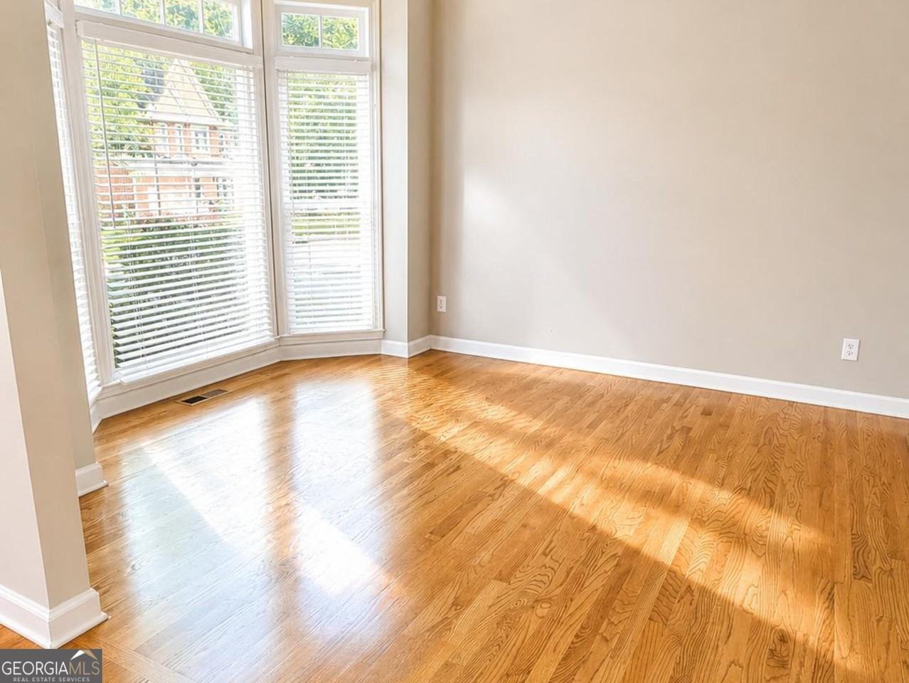 3391 Fieldwood Dr - Photo 4 of 15
