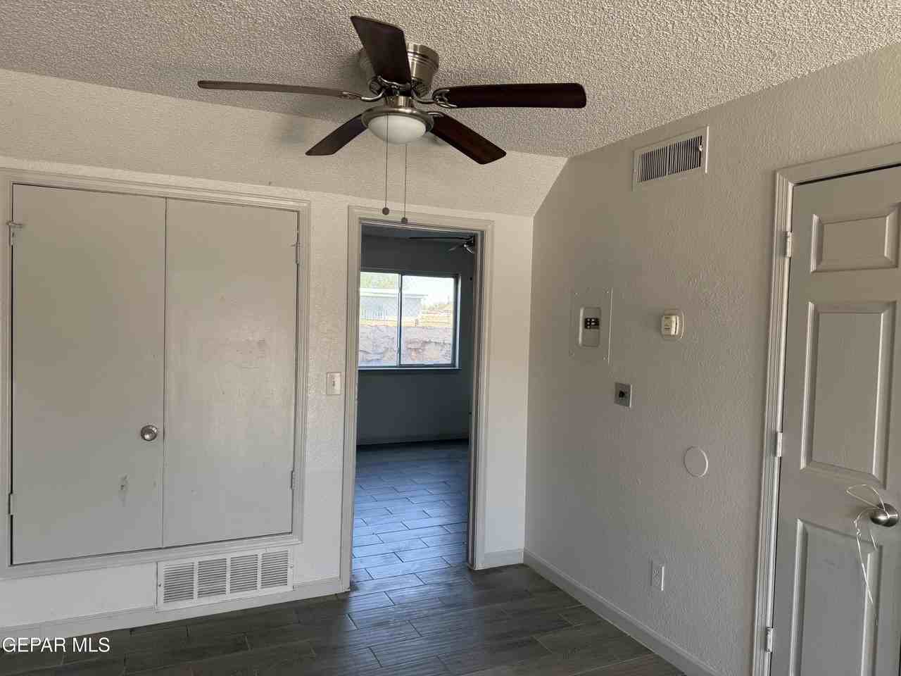 8507 Alameda Ave #8 - Photo 3 of 10