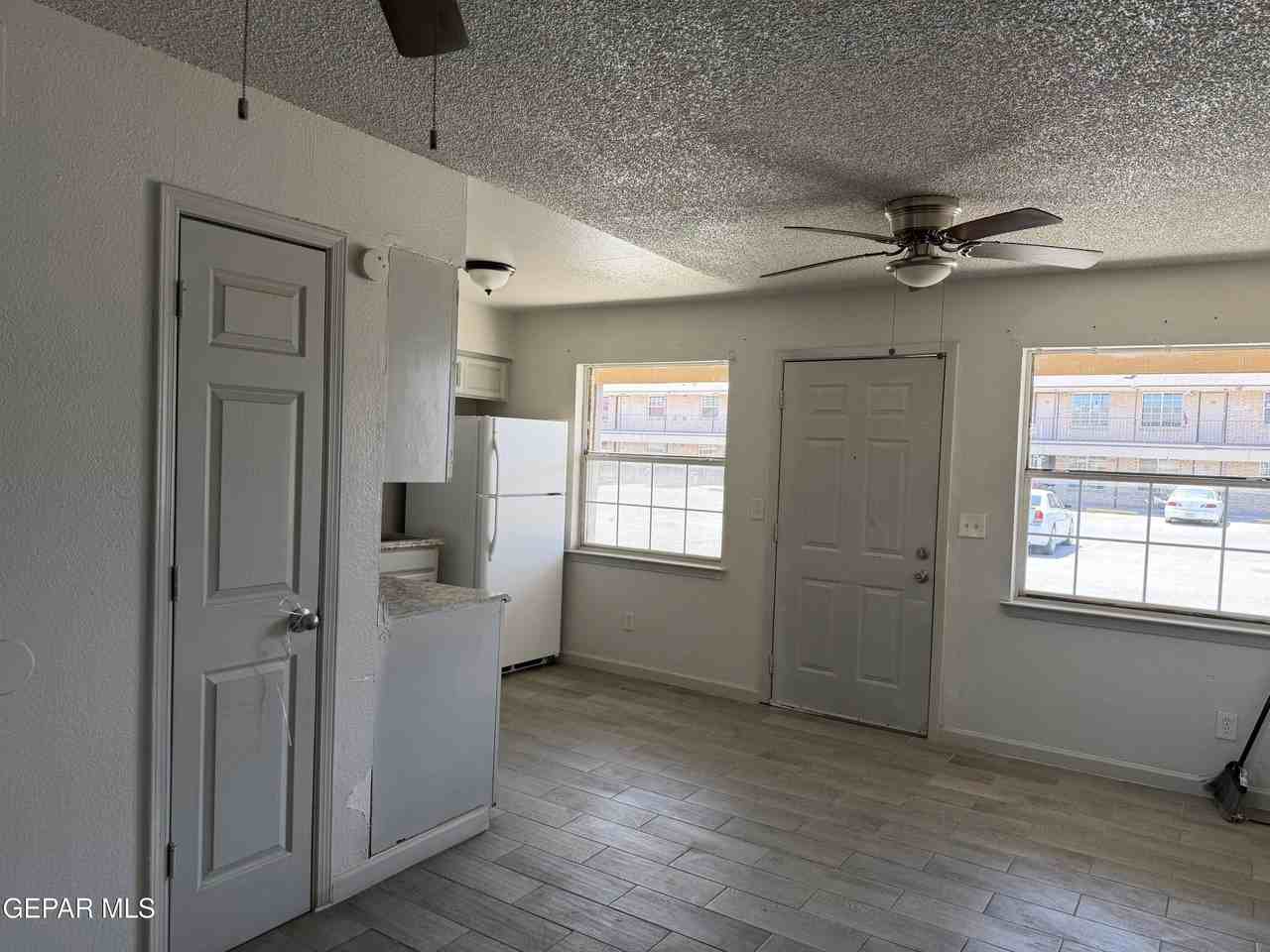 8507 Alameda Ave #8 - Photo 5 of 10